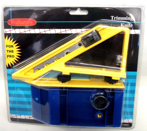 Hooked Carpet Cutter and Guide Hooked Carpet Cutter and Guide